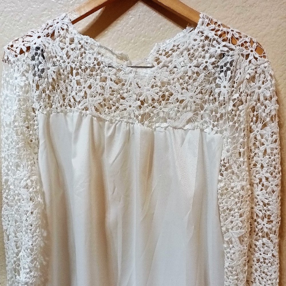 NWOT, Excellent Condition, Women's Top, Blouse, Lacy, Long Sleeves
